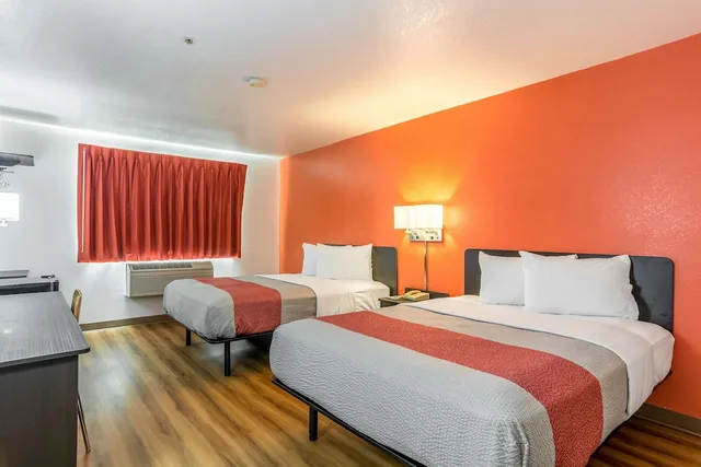 غرفة قياسية بسريرين كوين، Motel6 Barkeyville, PA 1/5