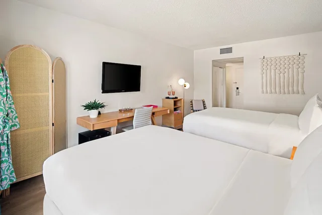 غرفة سوبيريور بسرير مزدوج بشرفة، Palm Tree Club Miami Hotel 2/4