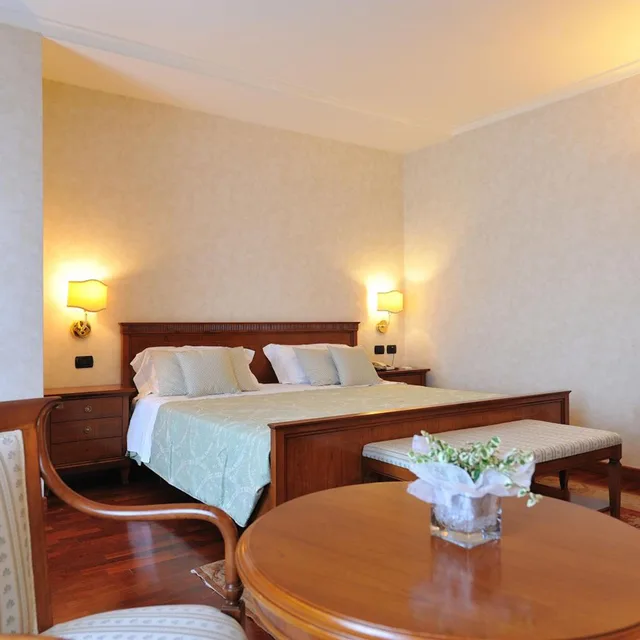جناح جونيور، Hotel Roxy Plaza 5/7