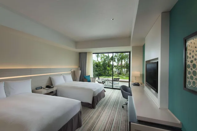 Guest Room, Twin Beds, Garden View, Hilton Okinawa Chatan Resort 1/5