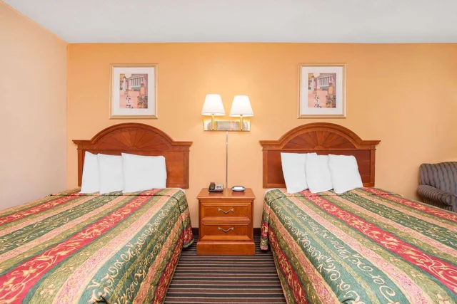 Room, 2 Double Beds, Knights Inn Aiken 3/4