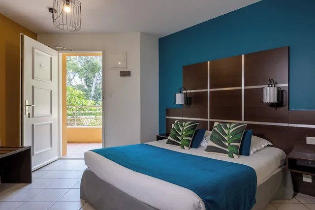 غرفة عائلية ثلاثية بسرير كينج وسرير فردي، The Originals City, Hotel Cote Sud, Marseille Est (Inter-Hotel) 4/8
