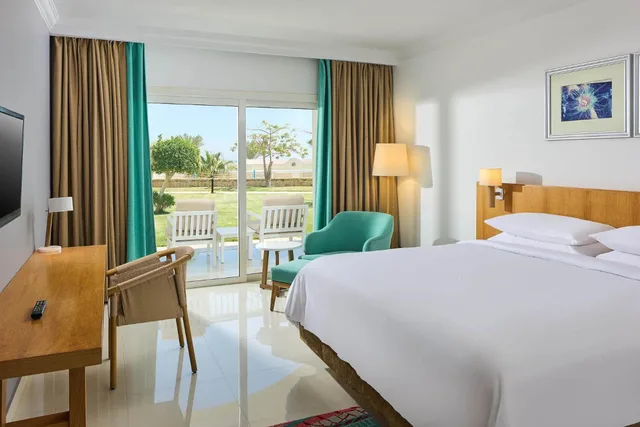 جناح بريميوم بسرير كينج، Renaissance Sharm El Sheikh Golden View Beach Resort 2/10