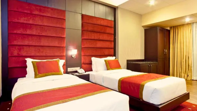 Deluxe, Queen Bed, West Park Inn 1/3