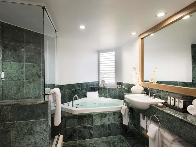 Opera, Spa, Suite, King Bed, Ocean View، Sofitel Gold Coast Broadbeach 2/2