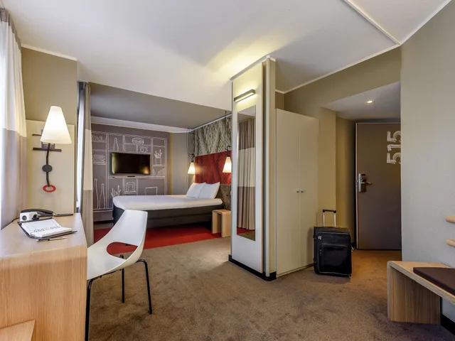 غرفة سوبيريور عائلية بإطلالة على الفناء، Ibis Frankfurt Centrum 2/3