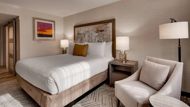 غرفة بسرير كينج بحوض استحمام لذوي الإعاقة، Aiden by Best Western Scottsdale North 4/5