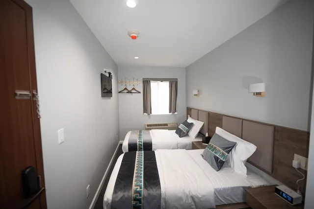 غرفة أساسية بسريرين منفصلين، Flushing Garden Hotel 3/3