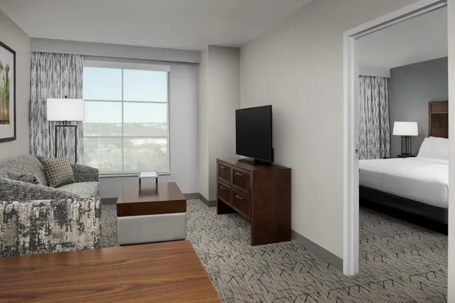 جناح بسرير كينج بغرفتين مع أريكة بمطبخ لذوي الإعاقة، Embassy Suites Springfield 3/5