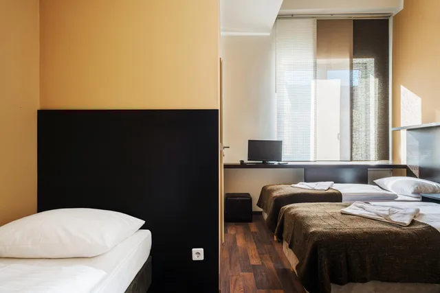 Room, Triple, Apple City Hotel 1/10