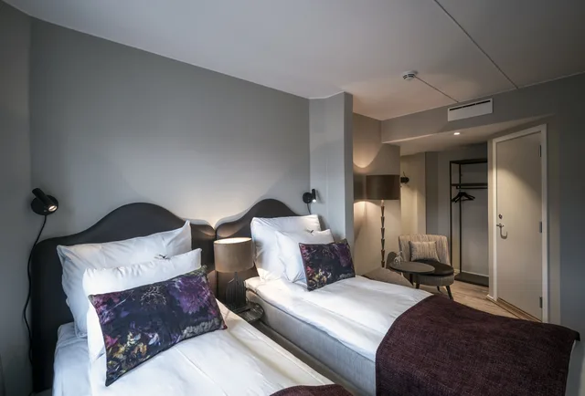 غرفة قياسية بسريرين منفصلين، Molla Hotel 1/3