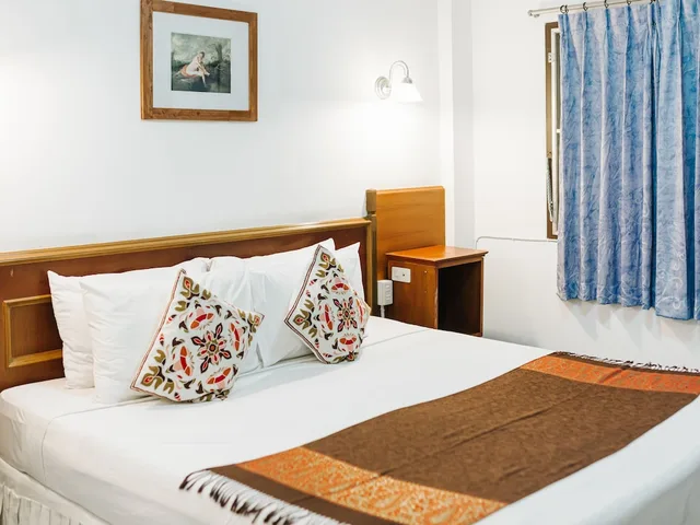Room, King Bed, No Balcony, Small, Rendezvous Oldtown Chiangmai (SHA Extra Plus) 4/6