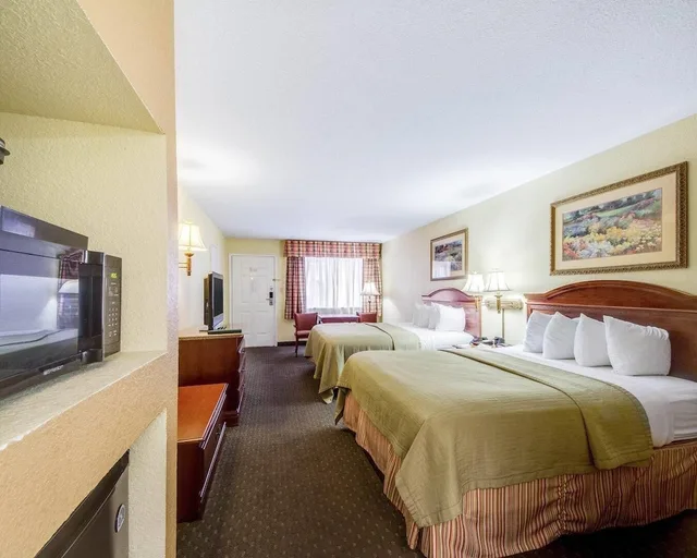 غرفة قياسية بسريرين كوين، Econo Lodge Inn and Suites Eagle Pass, TX 5/10