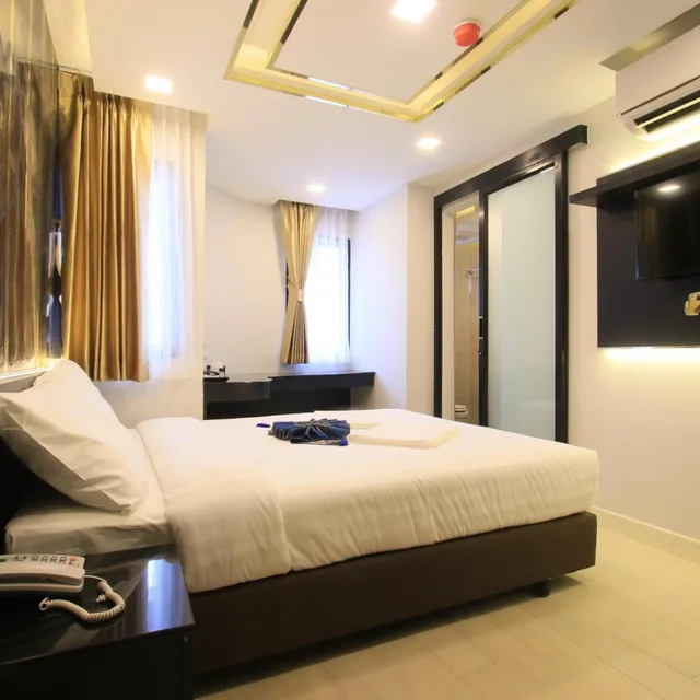 Deluxe, King Bed, Pratunam Atrium Hotel 1/6