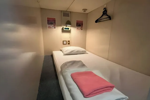 Capsule, Female Only, Futon Bed، Capsule Hotel Block Room 3/5