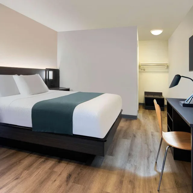 1 Queen Bed ADA/RI Shower/Micfridge، Motel6 Woodland, CA - Sacramento Airport 6/10