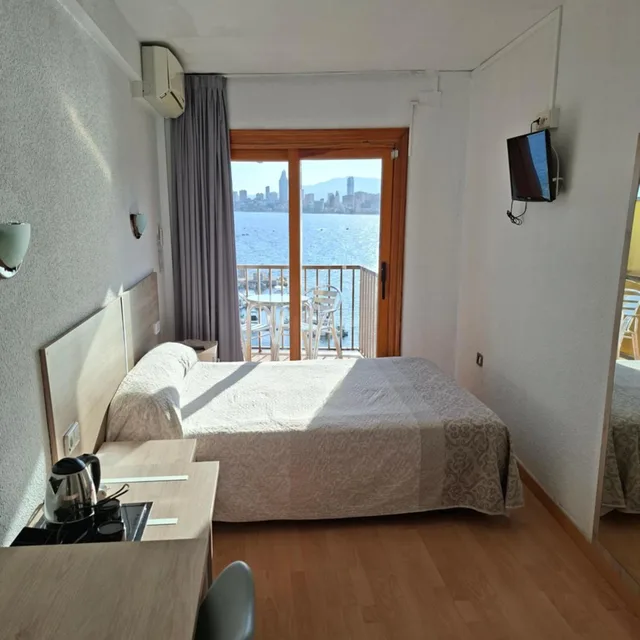 غرفة بسرير مزدوج بإطلالة على البحر بشرفة، Hotel Condestable 4/5
