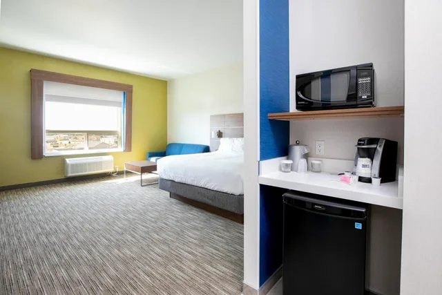 غرفة ديلوكس بسرير كينج، Holiday Inn Express Lethbridge Southeast 2/7