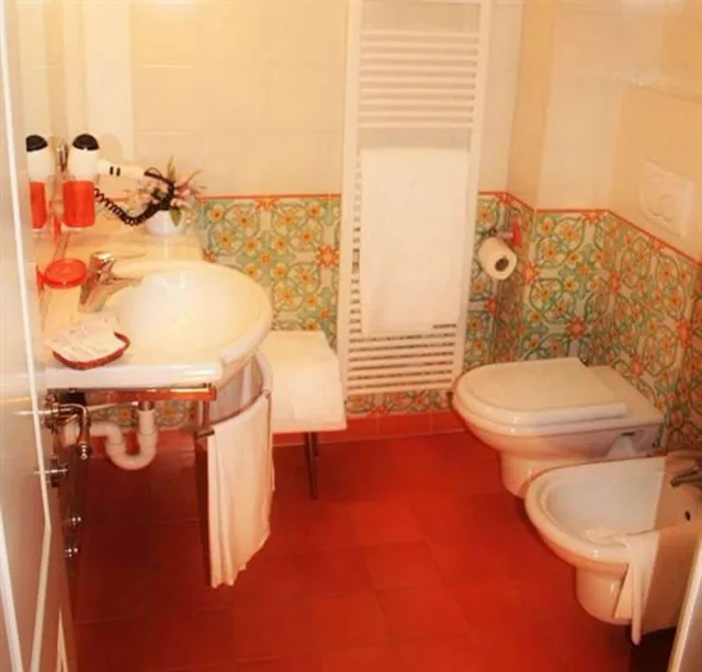 غرفة قياسية ثلاثية بثلاثة أسرّة، Hotel Excelsior Splendide 4/4