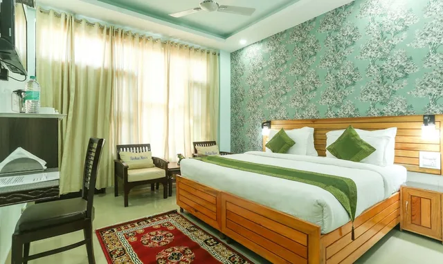 Standard, King Bed, Treebo Roshan House 5/10