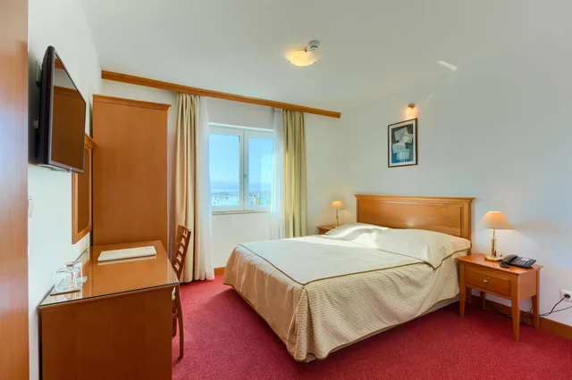 غرفة بسرير مزدوج بإطلالة على البحر، Hotel Villa Dvor 2/6
