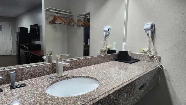 غرفة بسرير كينج، Express Inn Hobby Airport 6/8