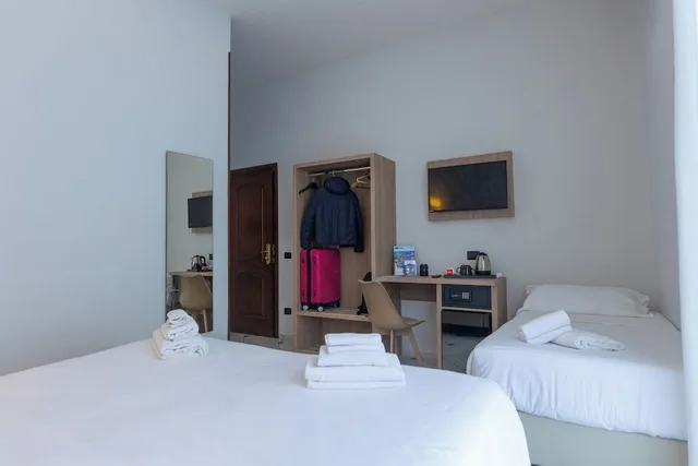 غرفة قياسية رباعية بسرير كوين وسريرين منفصلين، Garibaldi Suite 6/10