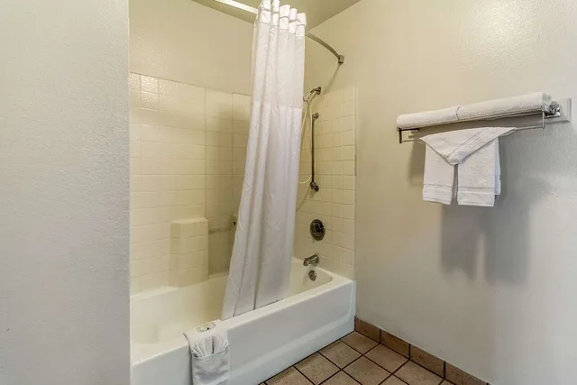 Efficiency, King Bed, Accessible، Quality Inn Fresno Near University 6/6