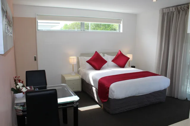 Studio, Queen Bed, City View, Bealey Plaza Motel 1/2