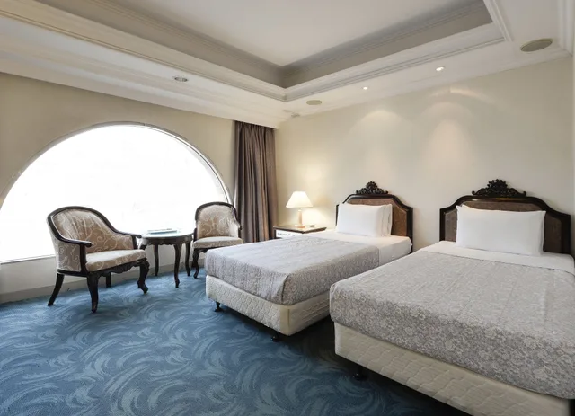غرفة قياسية بسريرين منفصلين، Forbes Hotel 2/5