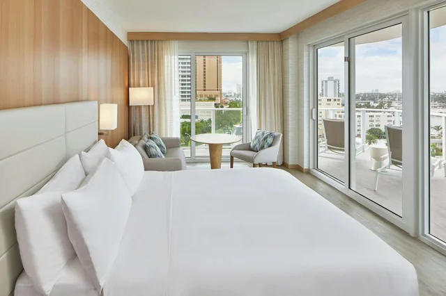 غرفة بسرير مزدوج لذوي الإعاقة، AC Hotel by Marriott Fort Lauderdale Beach 1/4