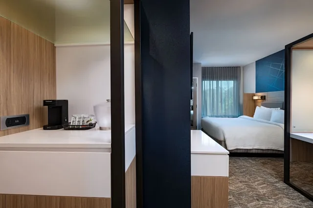 جناح بسرير كينج مع سرير سحّاب إضافي، SpringHill Suites by Marriott Austin North 2/6