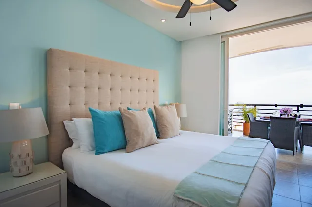 Suite, King Bed, Ocean Front, Corner، Signature by Pinnacle 2/2