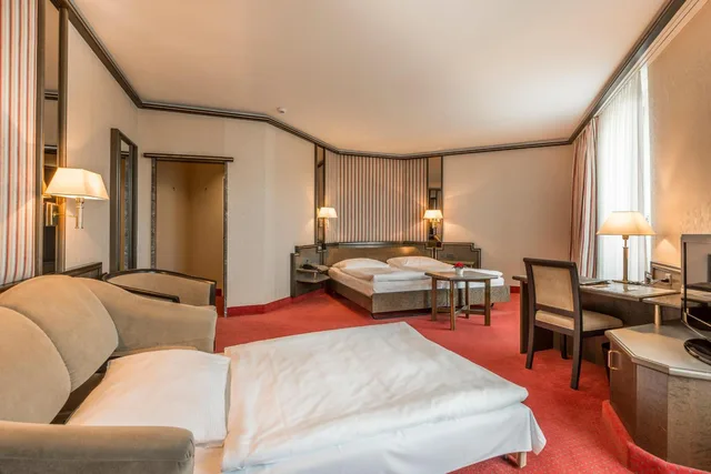 غرفة رباعية بسرير مزدوج، Hotel Monopol Luzern 1/3