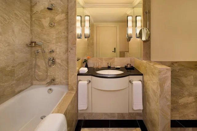 Classic, Twin Beds, Sheraton Grand Warsaw 5/5