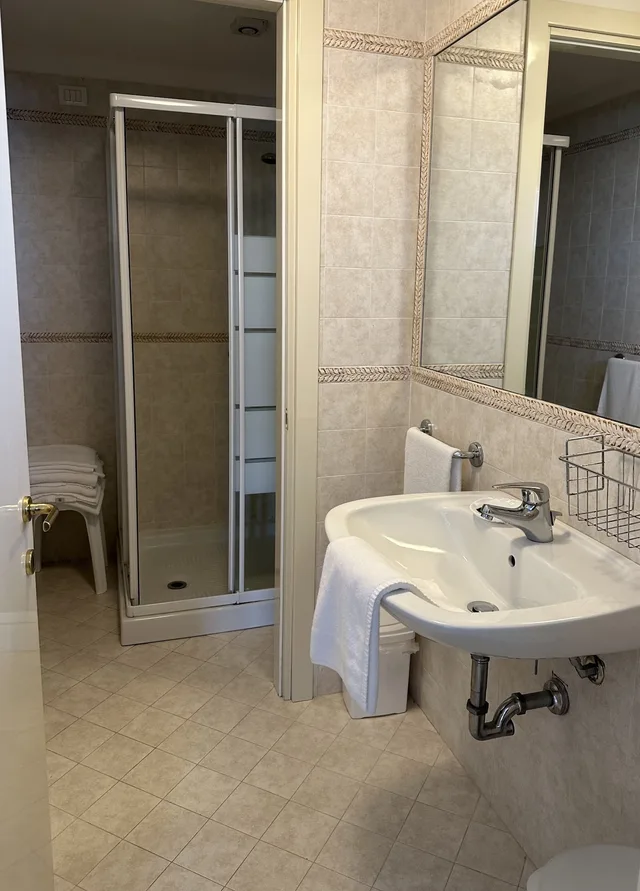 استوديو كومفورت بسرير مزدوج بشرفة بإطلالة جزئية على البحر مع أريكة، Nauthotel Porto San Vito 3/3
