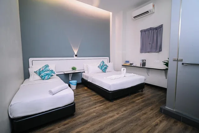 Deluxe, Triple, 1 Queen and 1 Single Bed, Swing & Pillows at Kota Kemuning Selangor 1/2
