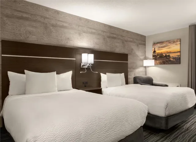 غرفة ديلوكس بسريرين كوين، Days Inn By Wyndham Kingston 1/2