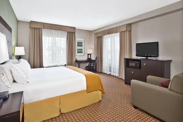 جناح بسرير كينج مع أريكة، Holiday Inn Express Hotel Suites Harrington 1/6