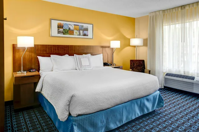 غرفة بسرير كينج، Fairfield Inn Suites Atlanta Suwanee 1/2