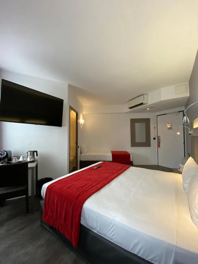 غرفة سوبيريور ثلاثية، Hotel Les Domes - Perpignan Sud by Hosteletour 4/10