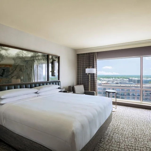غرفة تنفيذية كبيرة بسرير كينج مع أريكة، The Woodlands Waterway Marriott Hotel And Convention Center 2/7