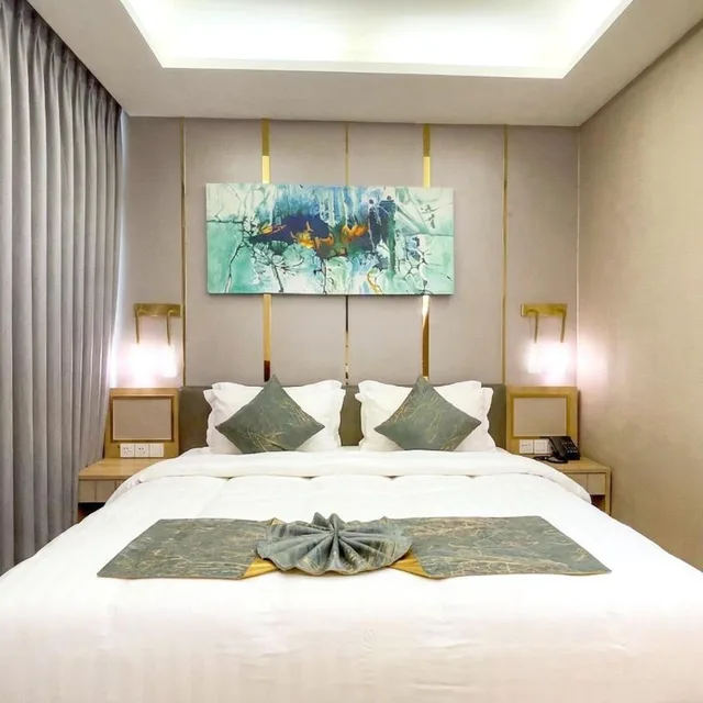 Deluxe, Double or Twin Bed, Elegant Bangkok Hotel 1/5
