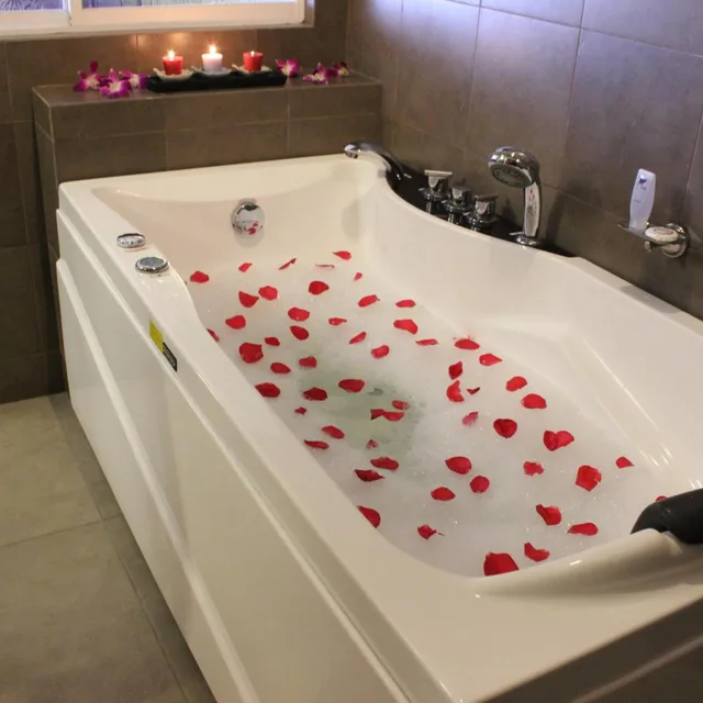 جناح بجاكوزي، Hotel Maluri 6/8