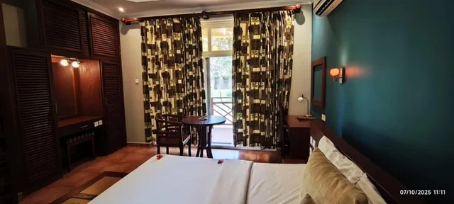 غرفة بسرير كينج بإطلالة على المسبح، Sunrise Beach Resort 5/10