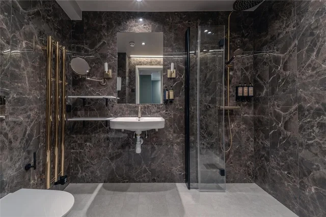 جناح بأربعة أسرّة بإطلالة على البحر بغرفتي نوم، Best Western Strand Hotel 3/3