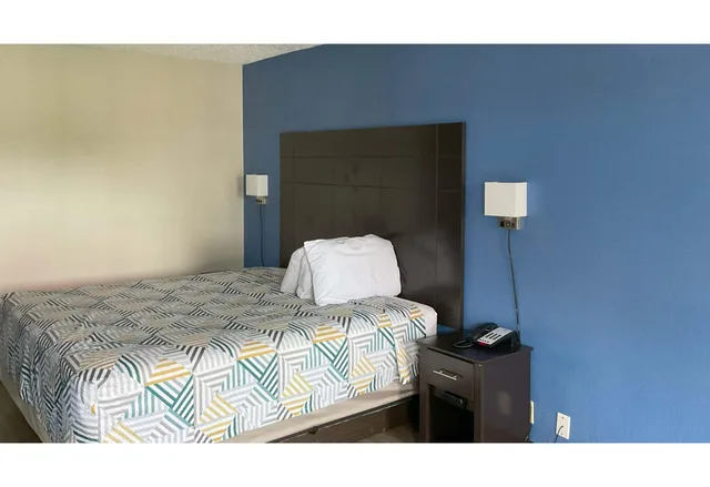 غرفة بسرير كوين، Motel6 Baton Rouge, LA - East - I-12 1/3