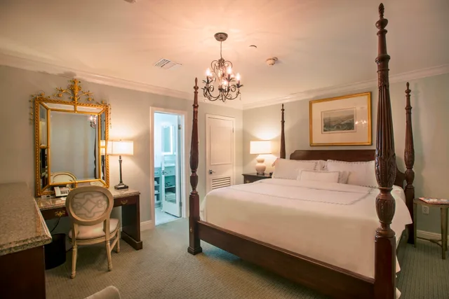 غرفة داخلية قياسية بسرير كينج، Bienville House Hotel 1/1