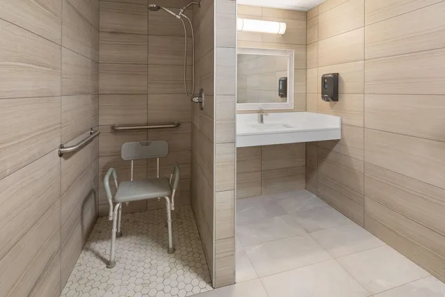 غرفة بسريرين كوين لذوي الإعاقة، Americinn By Wyndham Douglas/Saugatuck 7/7