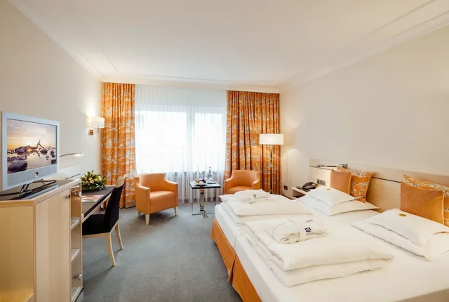 غرفة قياسية بسرير مزدوج بإطلالة على الفناء، Bayerischer Hof 1/4